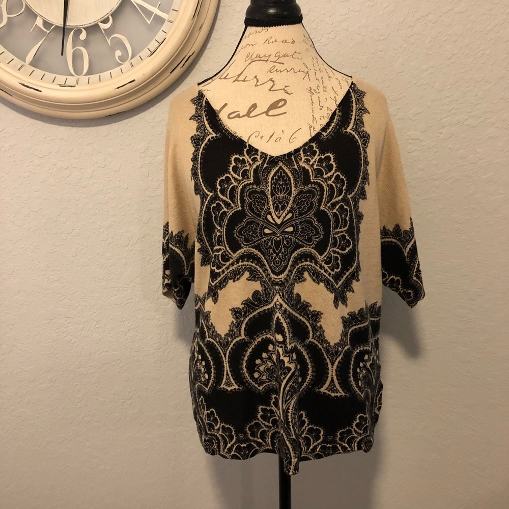 1[New York and Company] Black and Tan print blouse